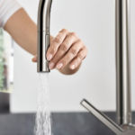 Hansgrohe Talis M54 210 slavina za sudoperu sa izvlačnim tušem nerdjajući čelik